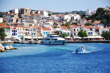 Complete Guide to Sailing the Greek Islands - 7 piers
