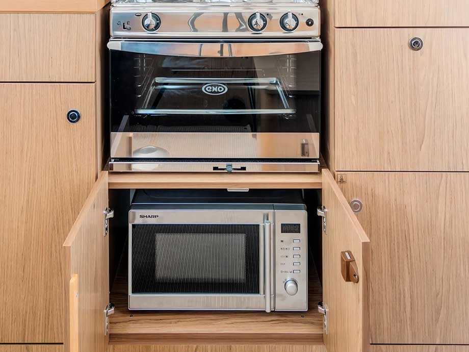 Аренда моторная лодка Antares 32 (Antares 32 Fly) - 10