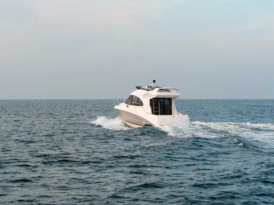 Аренда моторная лодка Antares 32 (Antares 32 Fly) - 3